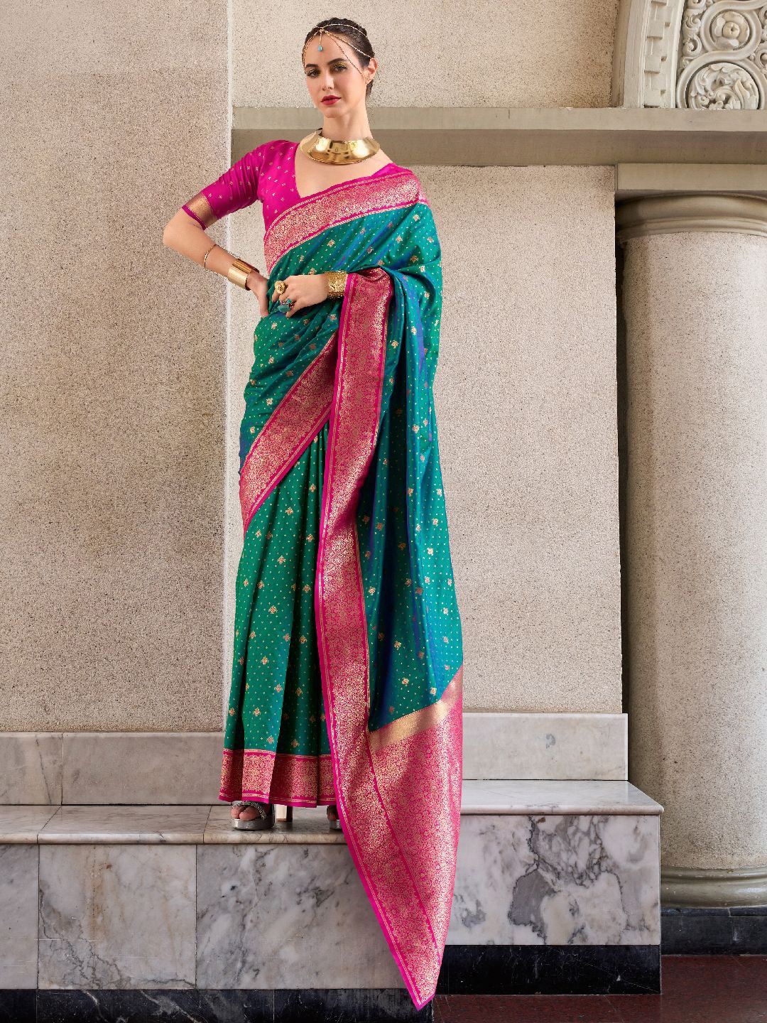 

Panzora Woven Design Zari Banarasi Saree With Unstitched Blouse Piece, Green