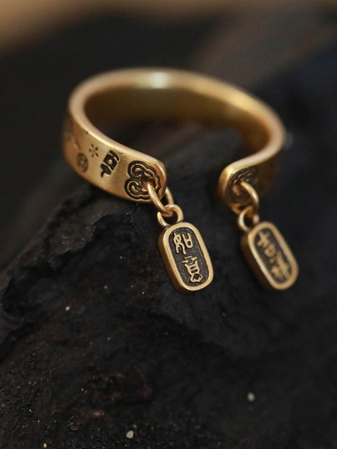 

StyleCast Gold-Plated Textured Open Finger Ring