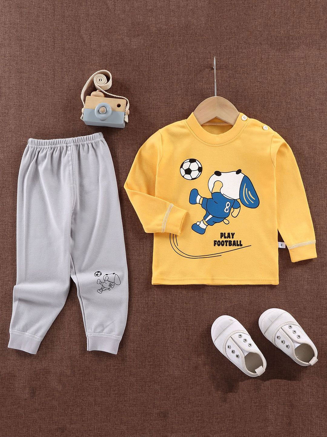 

Bold N Elegant Kids Printed Long Sleeves Pure Cotton T-Shirt With Jogger, Yellow