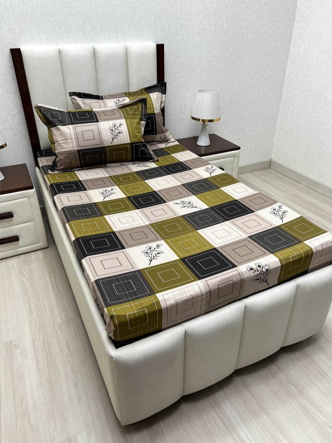 

Pure Decor Lounge Fur Green Printed 260 TC Pure Cotton Single Bedsheet Set 2.36 m x 1.73 m