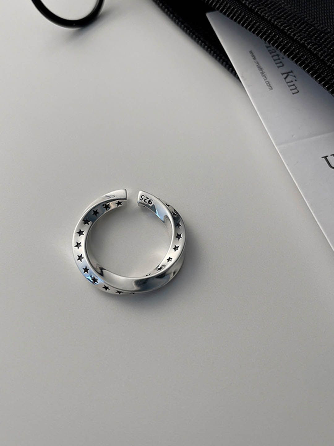 

StyleCast Elegant Silver-Toned Silver-Plated Circular Shaped Finger Ring