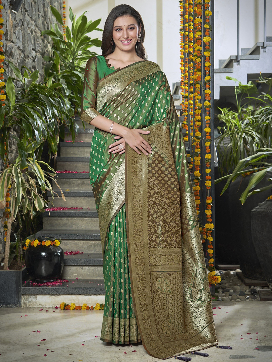 

SAREETHNIC Woven Design Zari Pure Silk Banarasi Saree, Green
