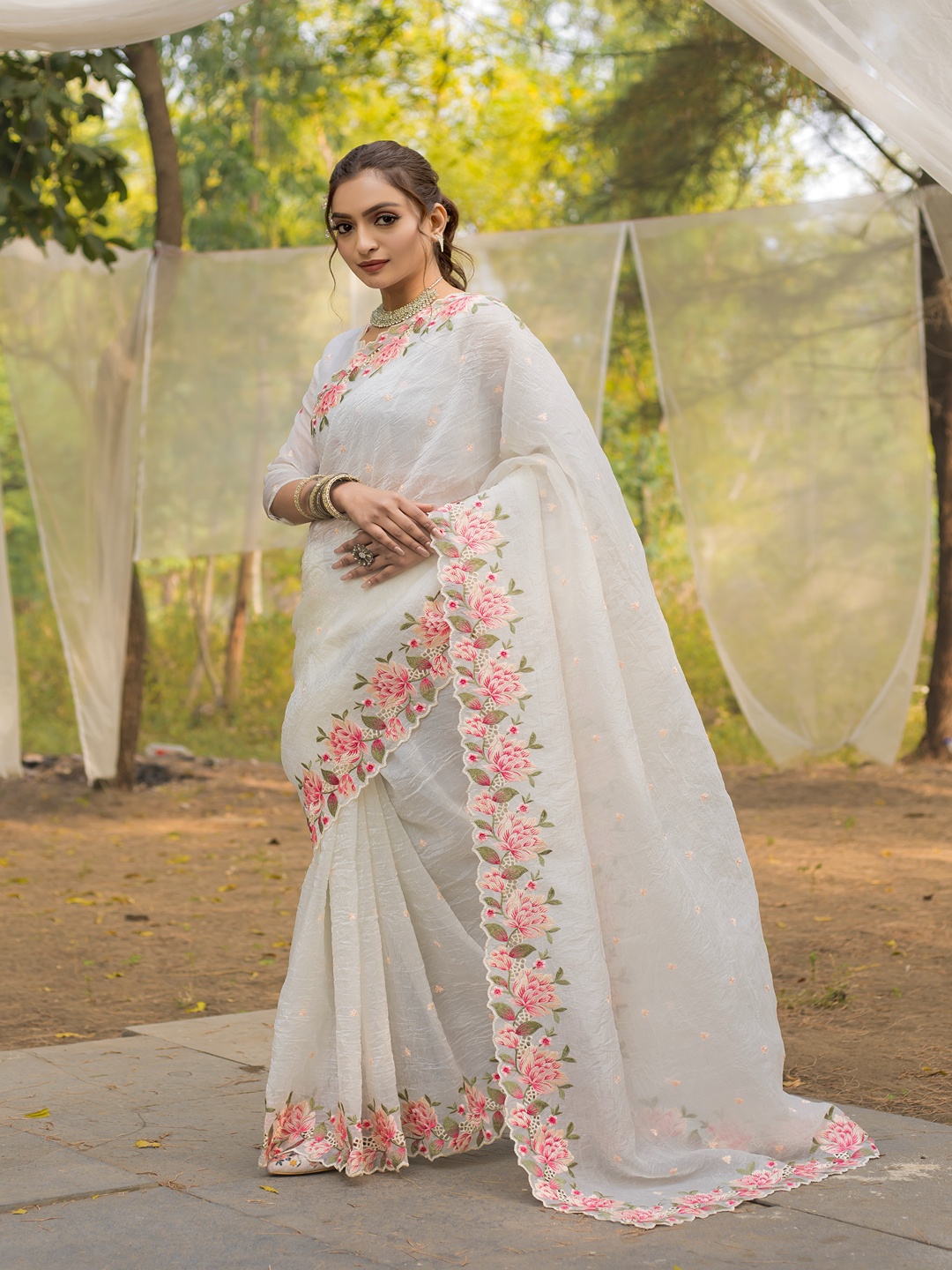 

TORONFRAS Floral Embroidered Saree, White
