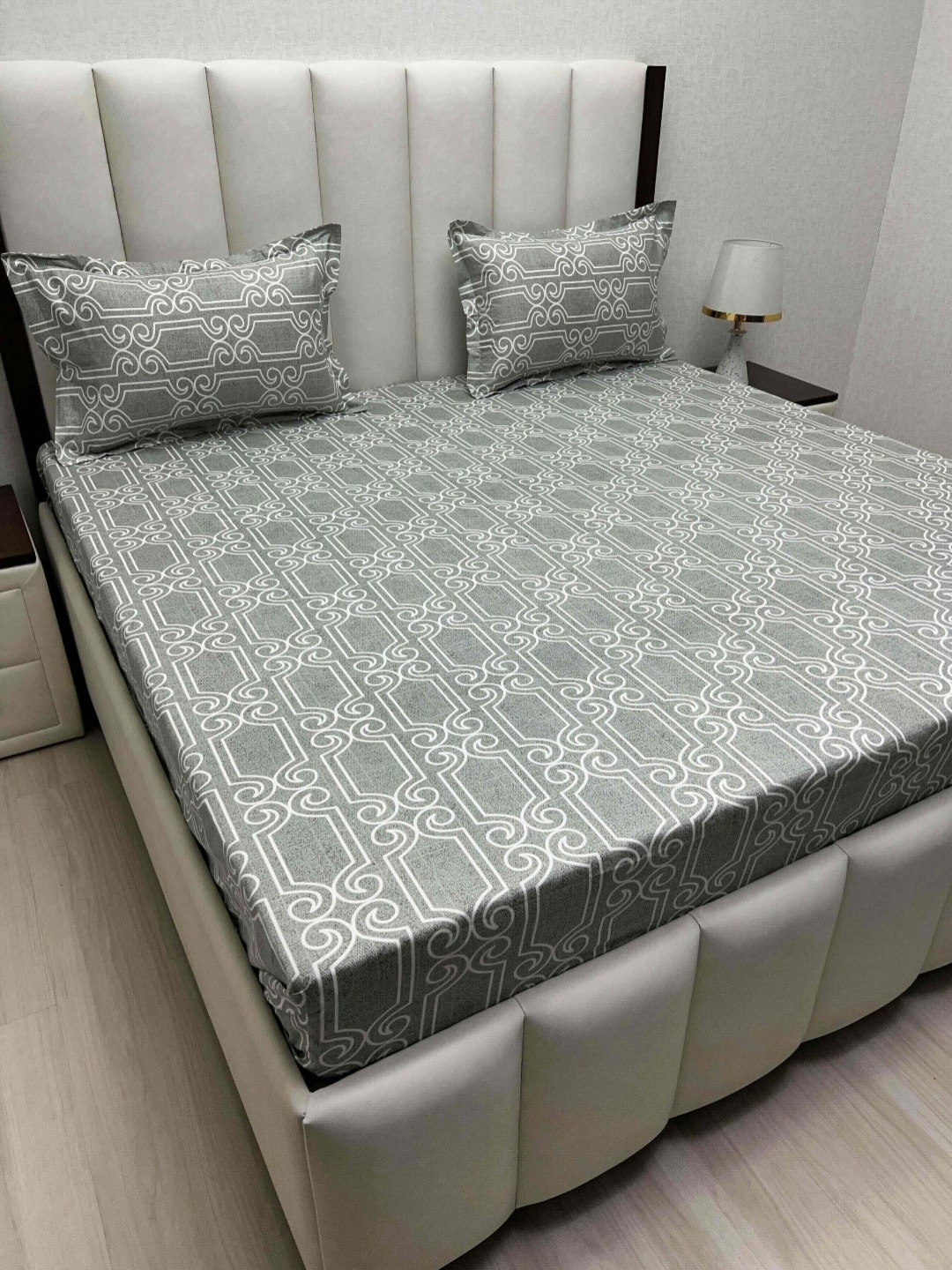 

Pure Decor Royal Passion Grey Printed 220TC Pure Cotton Queen Bedsheet Set 2.28 mx2.54 m