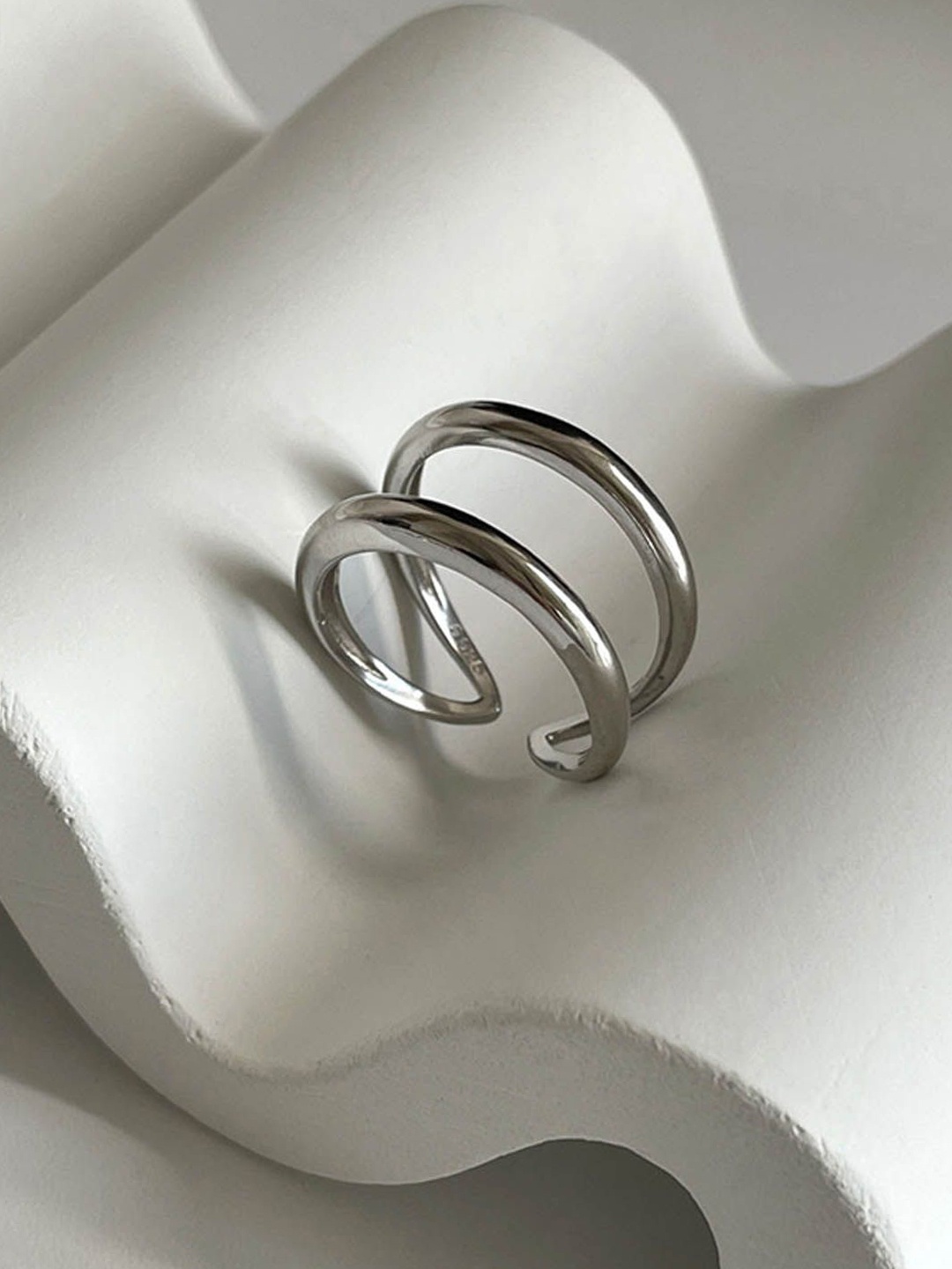 

StyleCast 925 Silver-Toned Adjustable Double Ring Finger Ring