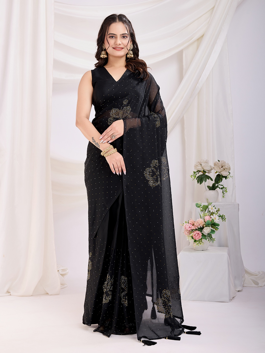 

HERE&NOW Embellished Beads and Stones Saree, Black