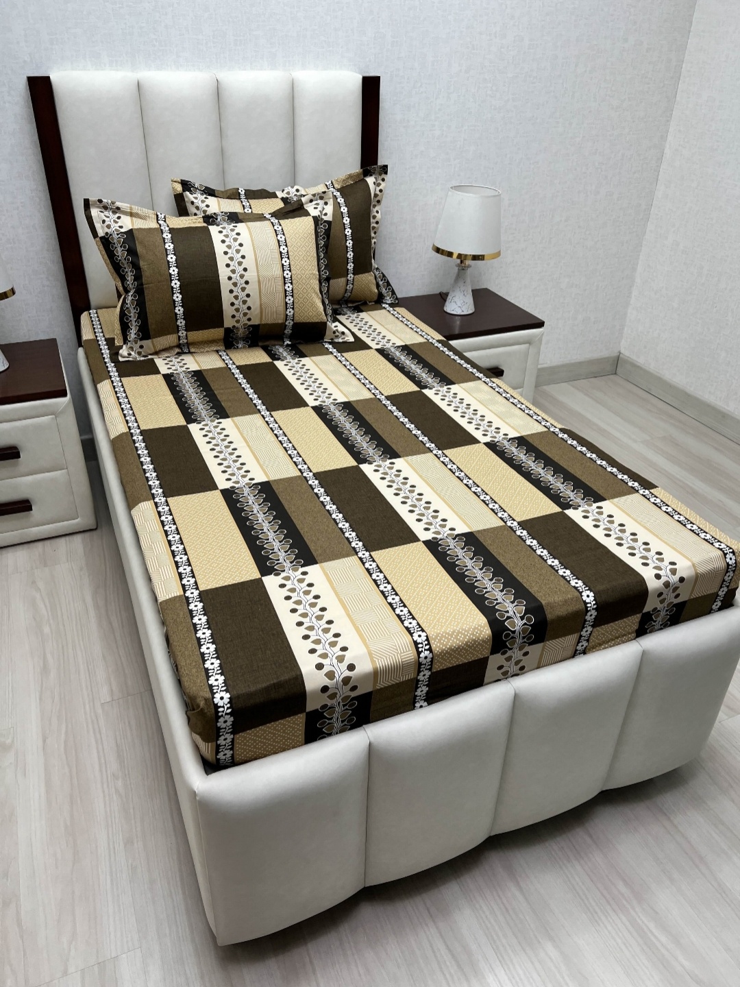 

Pure Decor Brown & White Geometric Pure Cotton 260 TC Single Bedsheet 1.73 m x 2.36 m