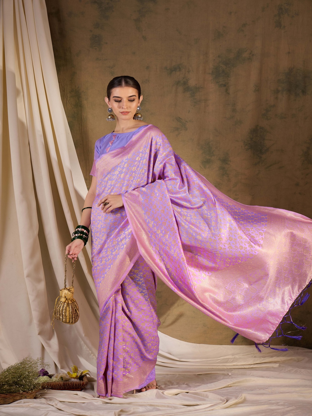 

DEVATITHI Light Violet Banarasi Silk Saree