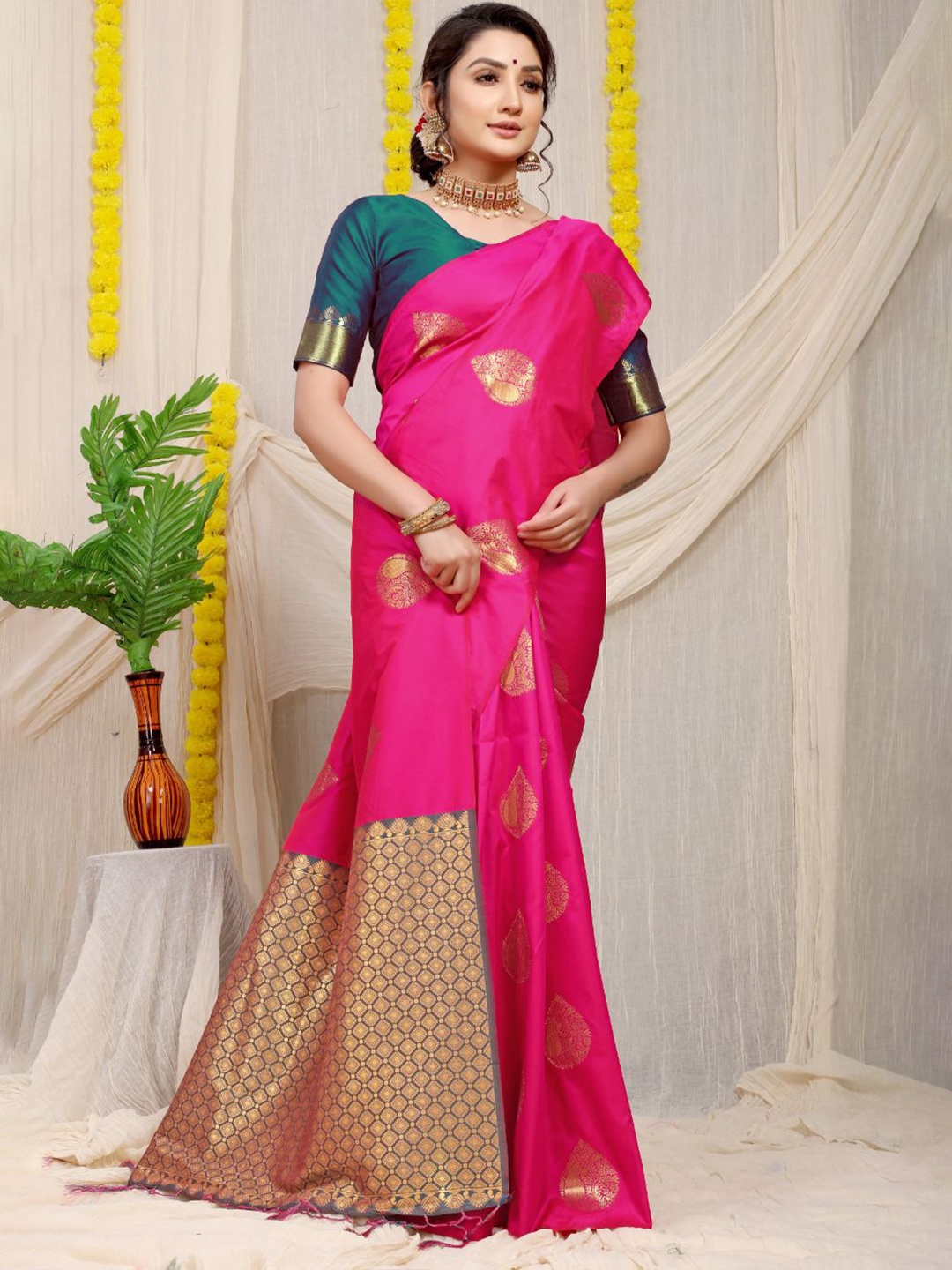 

amirat Woven Design Printed Zari Pure Silk Banarasi Saree, Pink