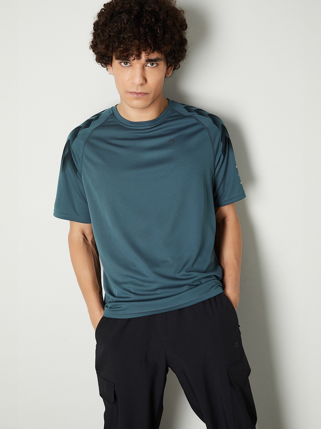 

max Men Solid Round Neck T-shirt, Teal