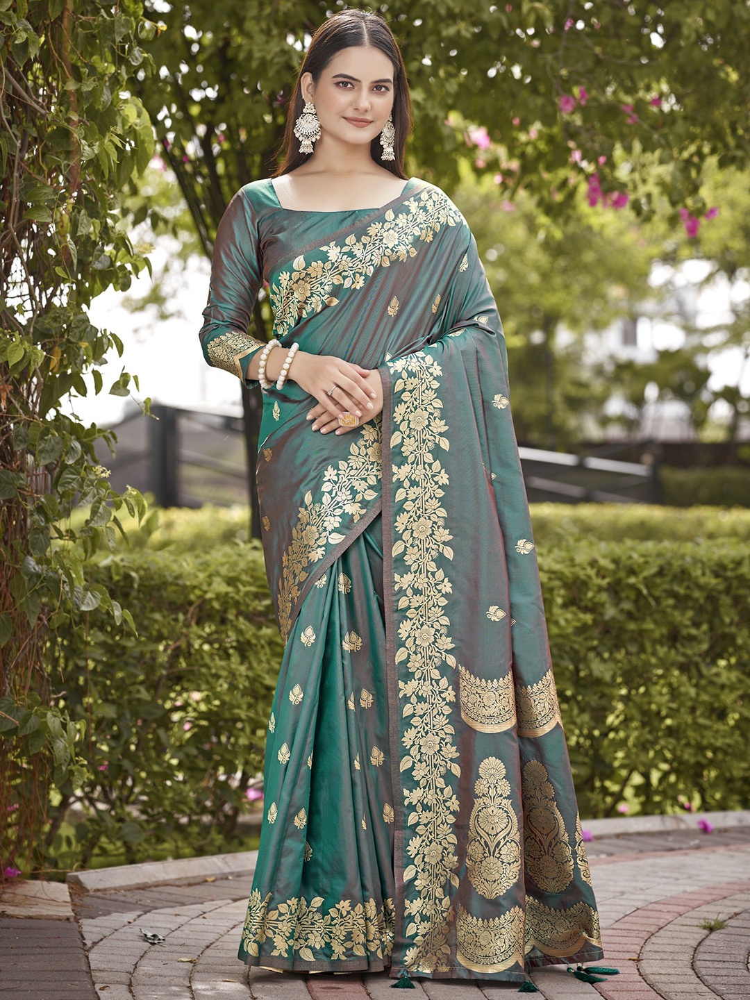 

SAREETHNIC Floral Zari Pure Silk Banarasi Saree, Green