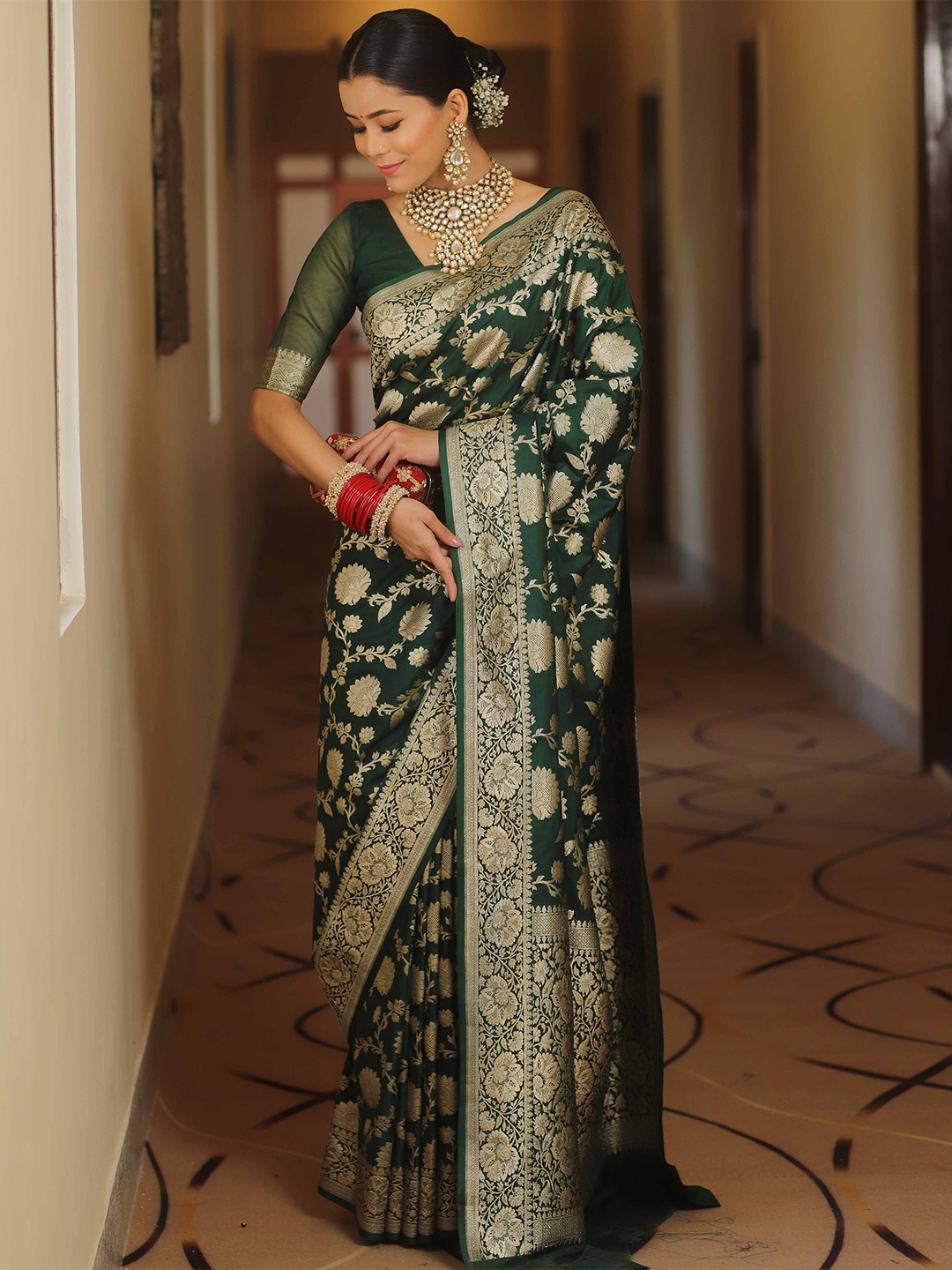 

ZILVIRA Women Ethnic Motifs Zari Banarasi Saree, Green