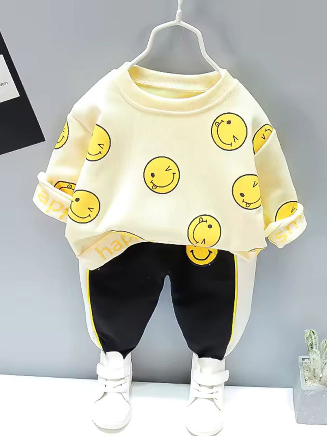 

Bold N Elegant Kids Printed Round Neck Sweatshirt With Jogger, Cream