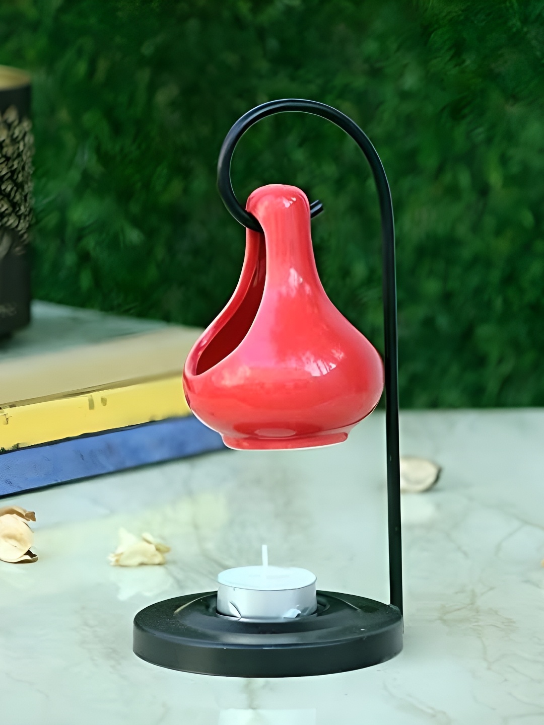 

Jaamso Royals Red & Black Ceramic Aroma Oil Diffuser