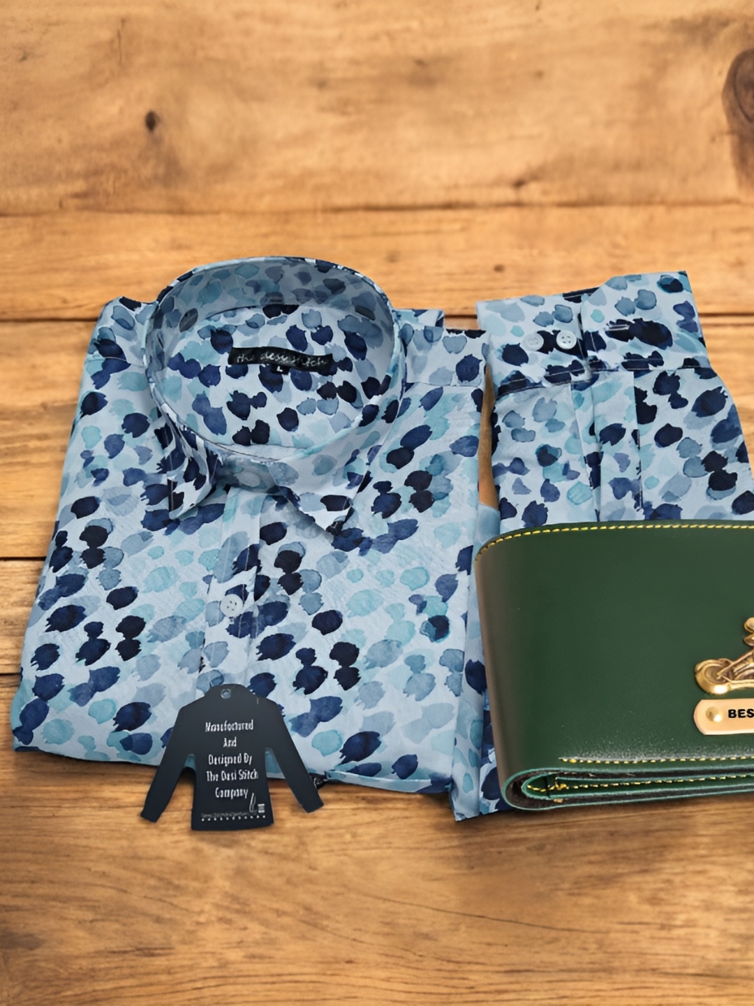 

Anikmart Abstract Printed Spread Collar Cotton Shirt & Leather Wallet, White