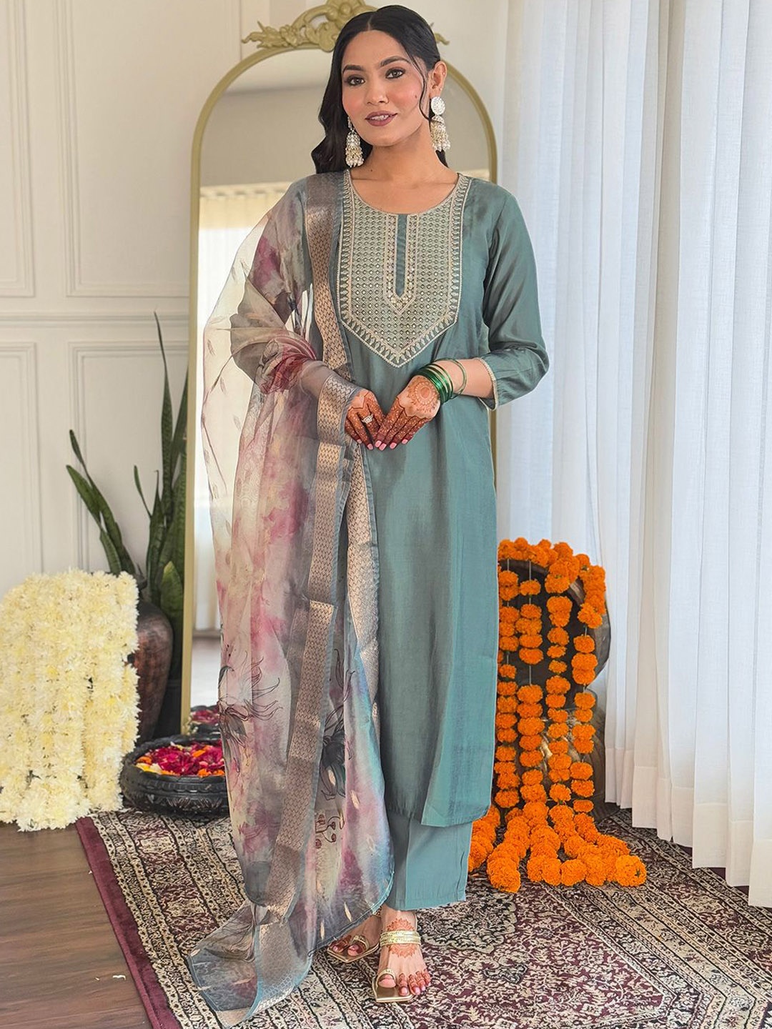 

Navlik Women Embroidered Regular Kurta with Trousers & With Dupatta, Grey