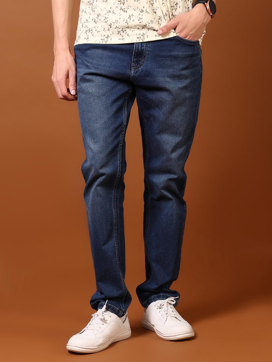 

V-Mart Men Cotton Regular Fit Light Fade Jeans, Blue