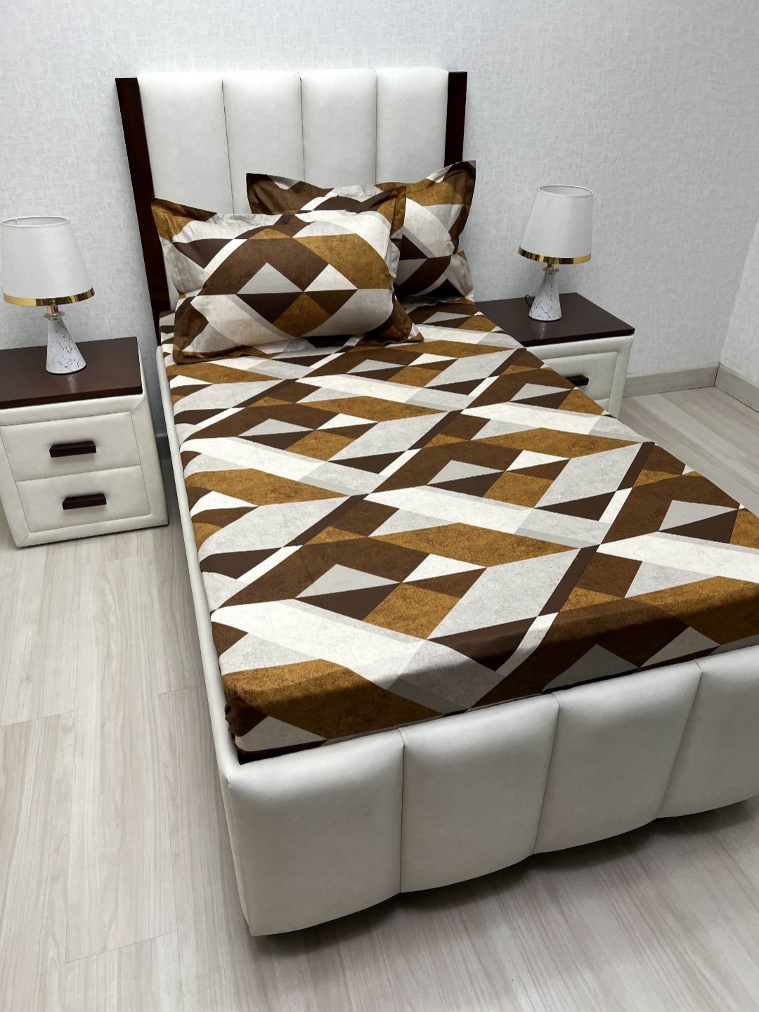 

Pure Decor Lounge Fur Brown Geometric 300 TC Single Bedsheet Set1.73 m x 2.36 m