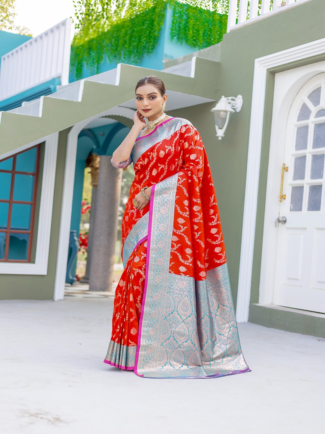 

TORONFRAS Woven Design Zari Art Silk Kanjeevaram Saree, Red