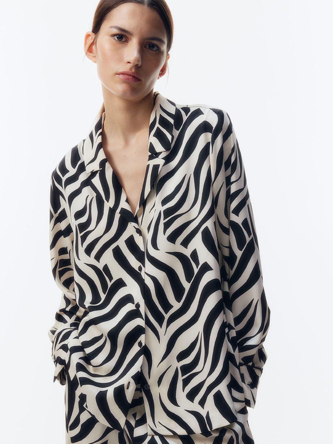 

H&M Twill Resort Shirt, Black