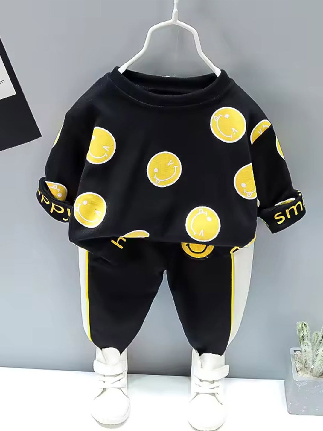 

Bold N Elegant Kids Printed Round Neck Sweatshirt With Jogger, Black