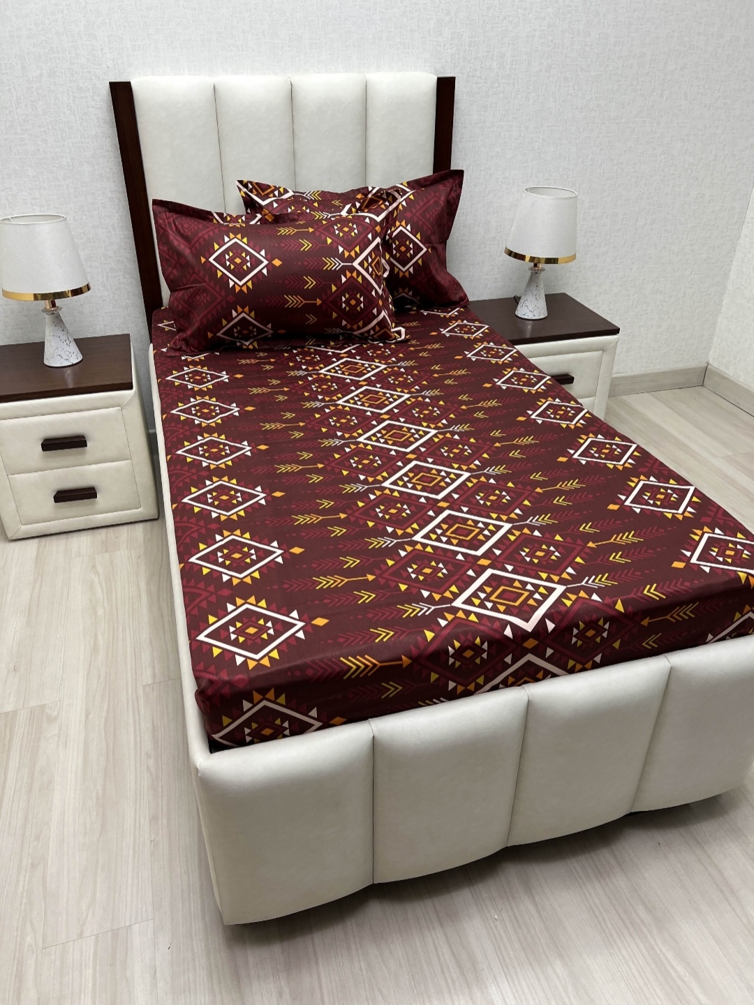 

Pure Decor Maroon And Yellow Geometric Printed 300 TC Single Bedsheet Set 1.73 m x 2.36 m