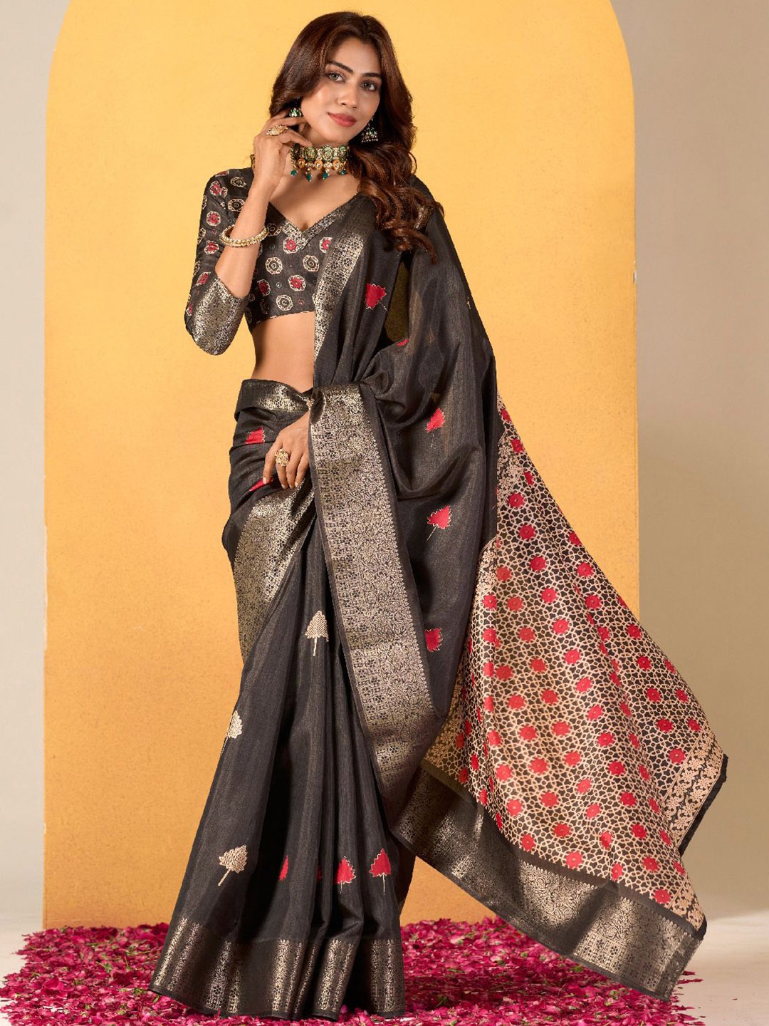 

Panzora Woven Design Zari Saree, Black