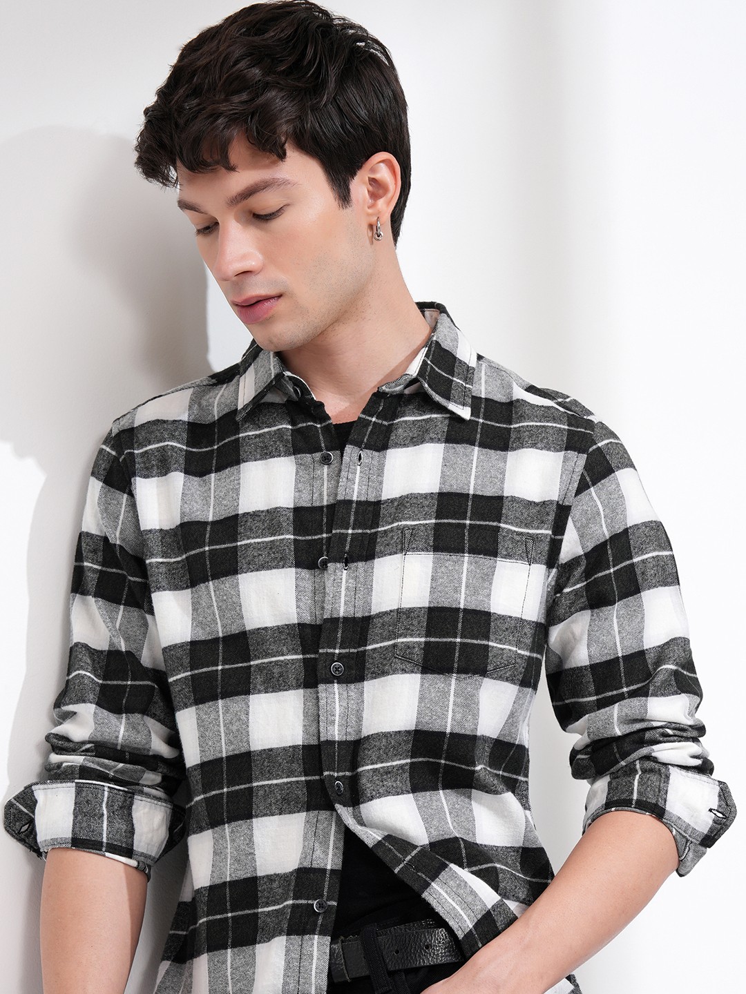 

HIGHLANDER Men Spread Collar Tartan Checked Cotton Casual Shirt, Off white