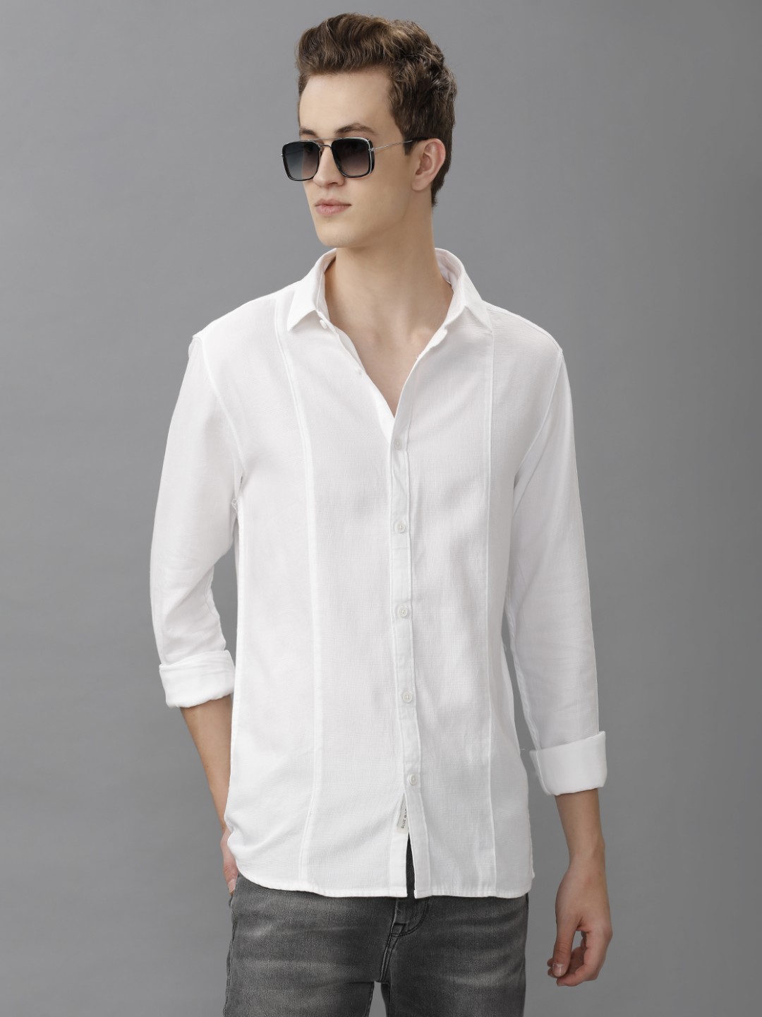 

Voi Jeans Men Relaxed Fit Spread Collar Solid Cotton Casual Shirt, White