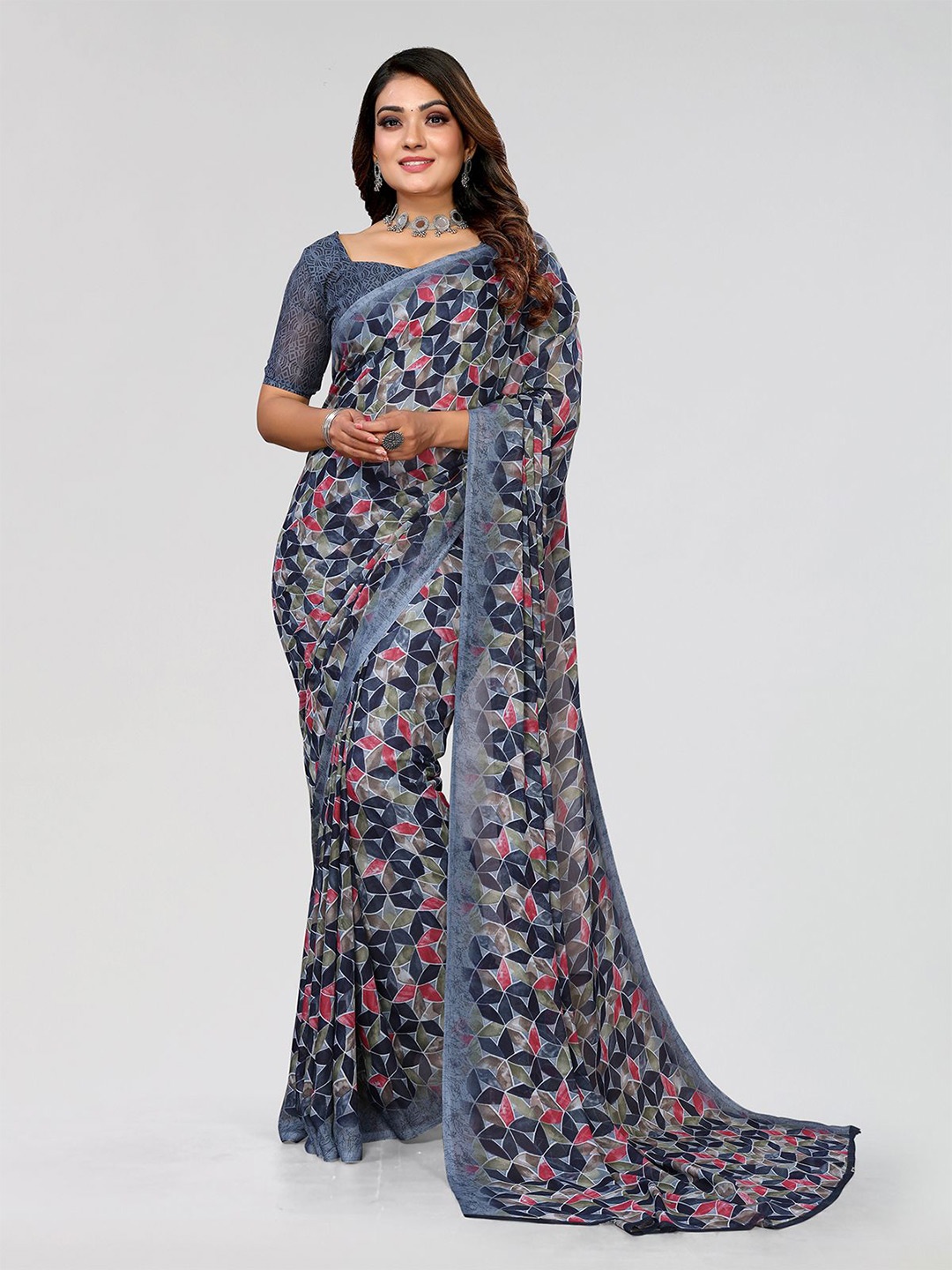 

Moda Rapido Floral Printed Saree, Grey