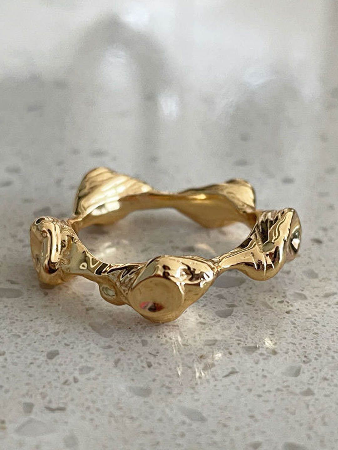 

StyleCast Elegant Gold-Toned Intricate Textured Circualr Shaped Finger Ring
