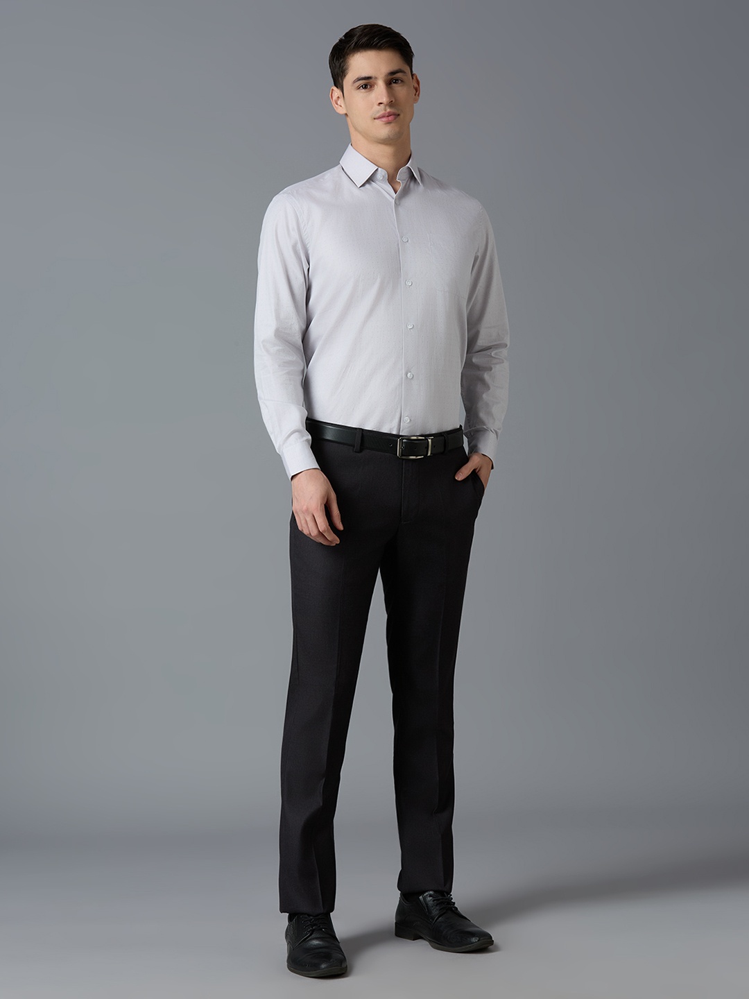 

Reid & Taylor Men India Slim Fit Spread Collar Solid Cotton Formal Shirt, Grey
