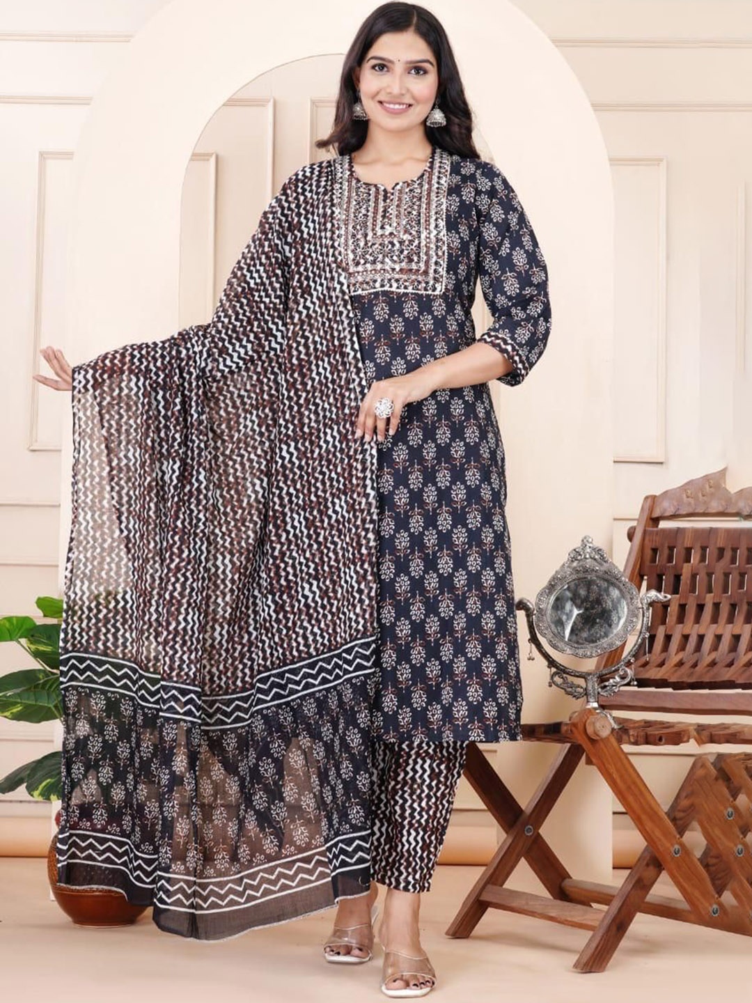 

hirangana Floral Printed Mirror Work Pure Cotton Straight Kurta With Trousers & Dupatta, Black