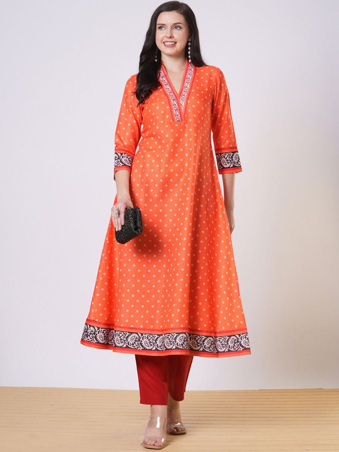 

GoSriKi Bandhani Printed V-Neck A-Line Kurta With Trousers, Orange