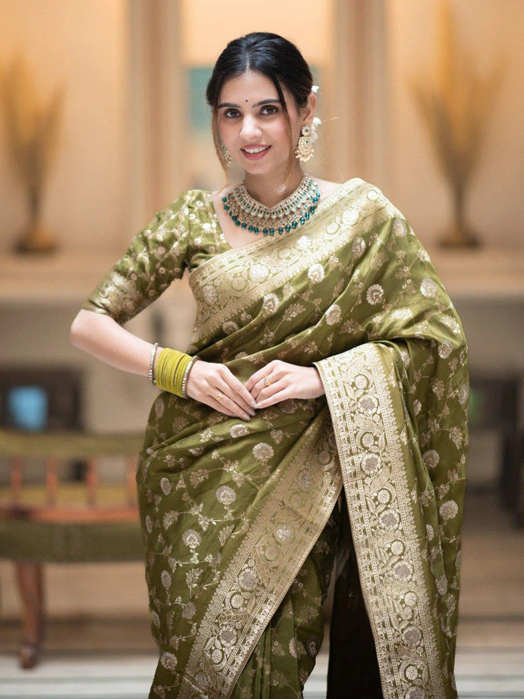 

VILLAGIUS Woven Design Pure Silk Kanjeevaram Saree, Fluorescent green
