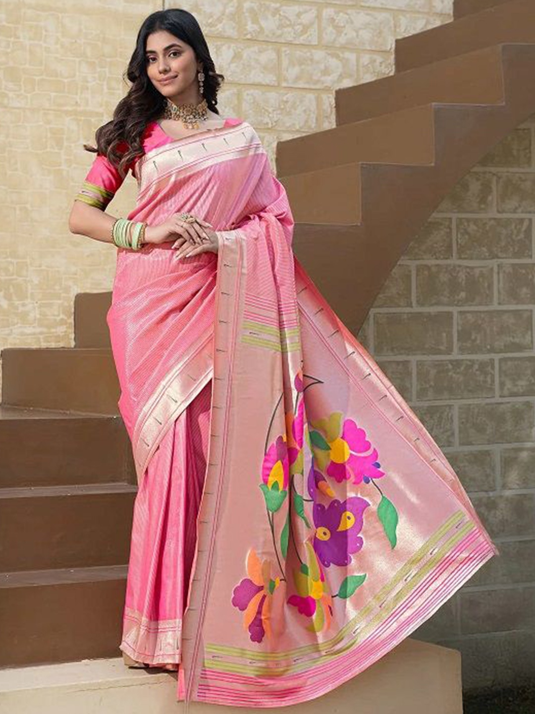 

sareyavella Zari Paithani Saree, Pink
