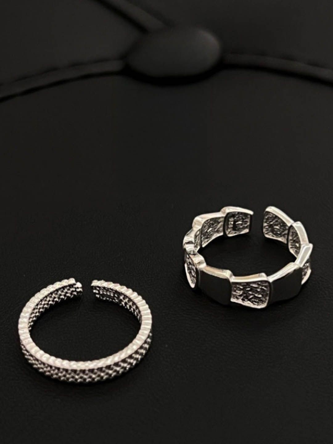 

StyleCast Elegant Set Of 2 Silver Toned Intricate textured Adjustable Finger Rings