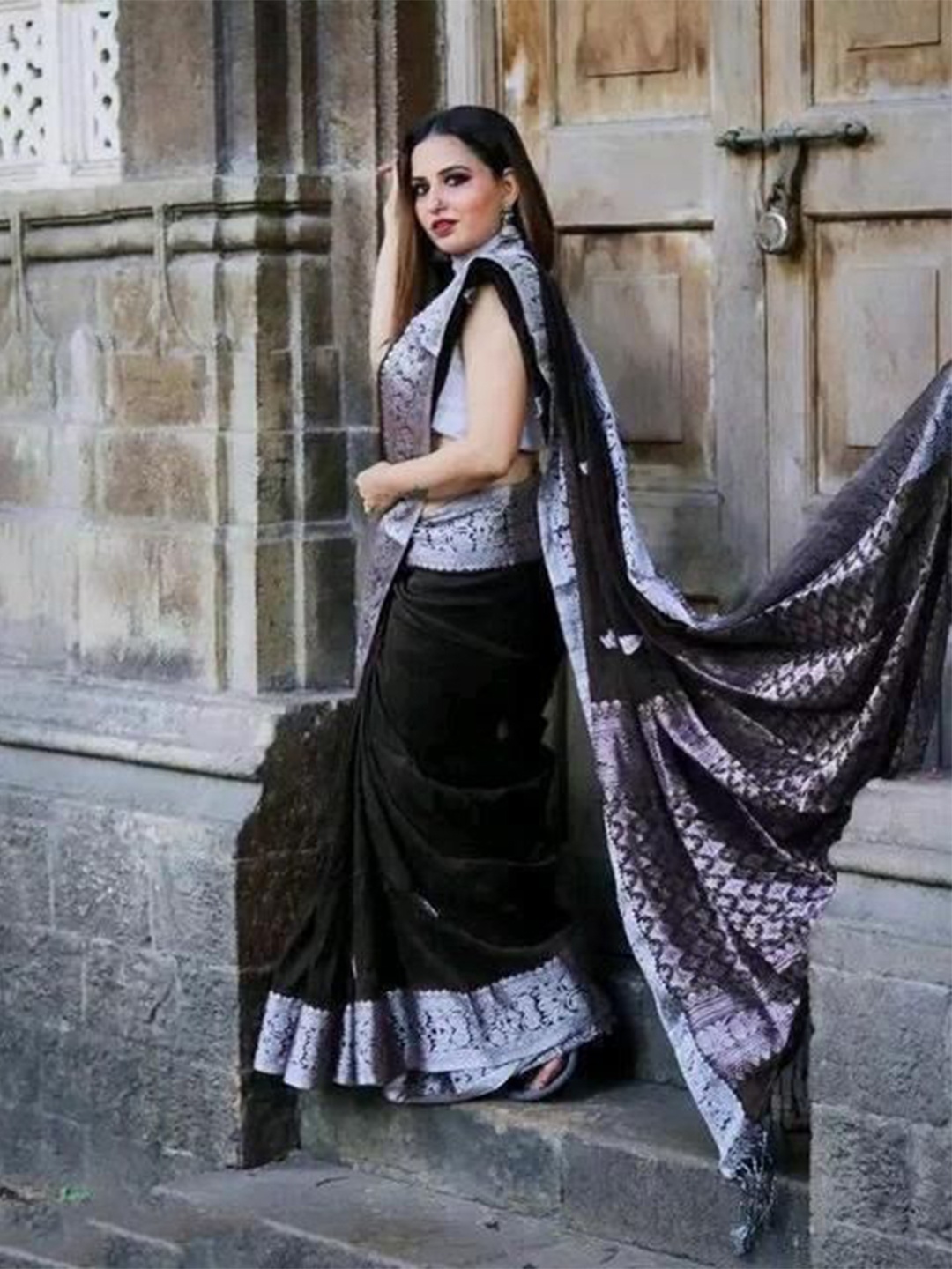 

bansari textiles Woven Design Zari Banarasi Saree, Black