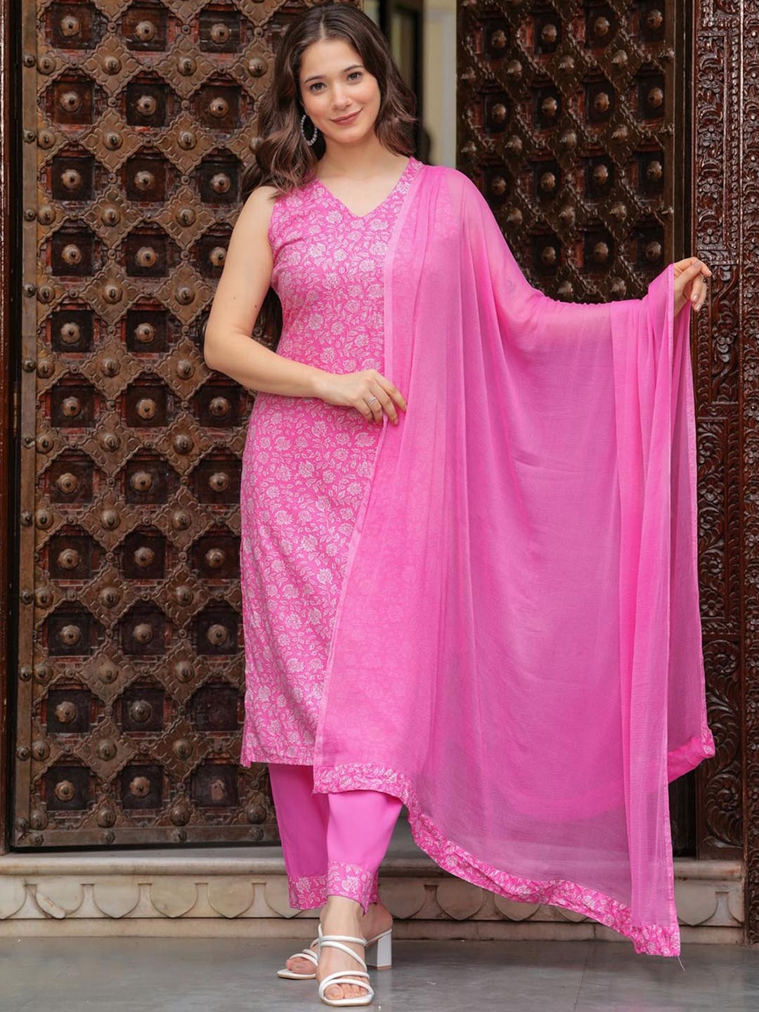 

SHOOLIN Floral Printed V-Neck Straight Kurta With Trousers And Dupatta, Pink