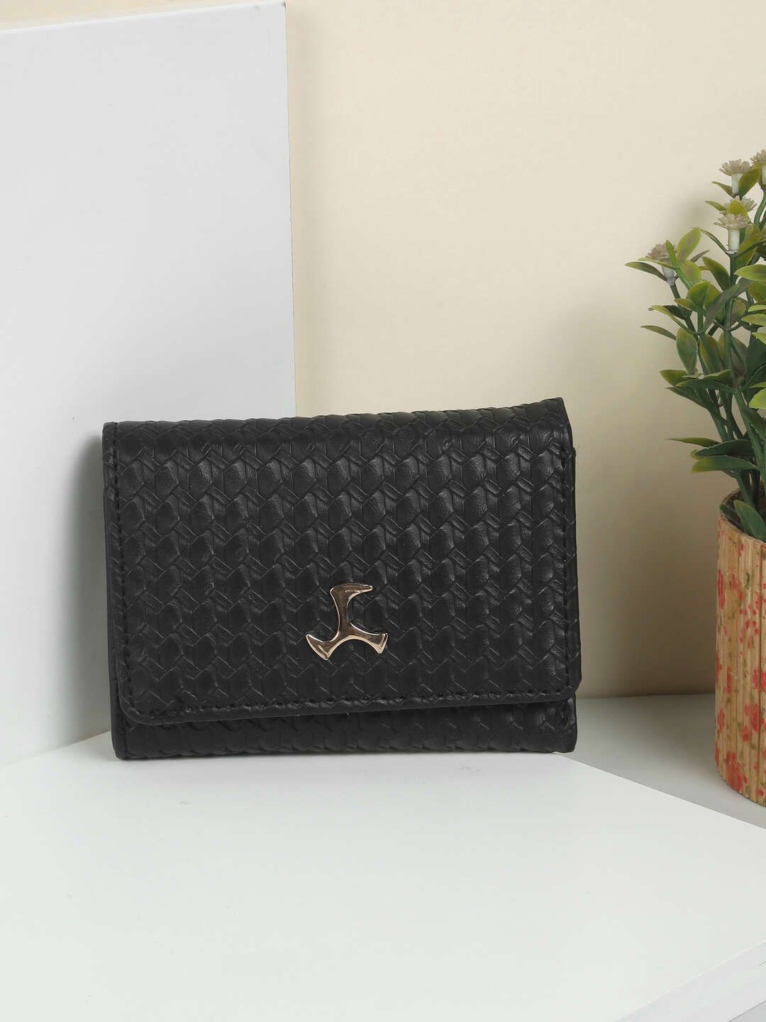 

Mochi Women Textured Wallets, Black
