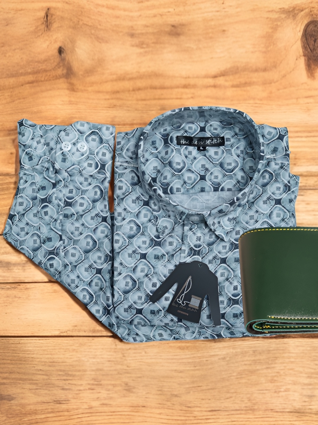 

Anikmart Men Printed Shirt & Leather Wallet, Blue