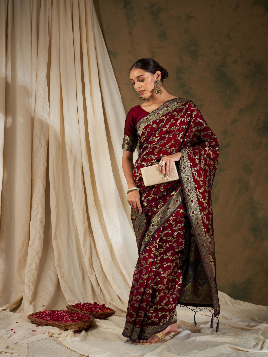 

DEVATITHI Maroon Banarasi Silk Saree