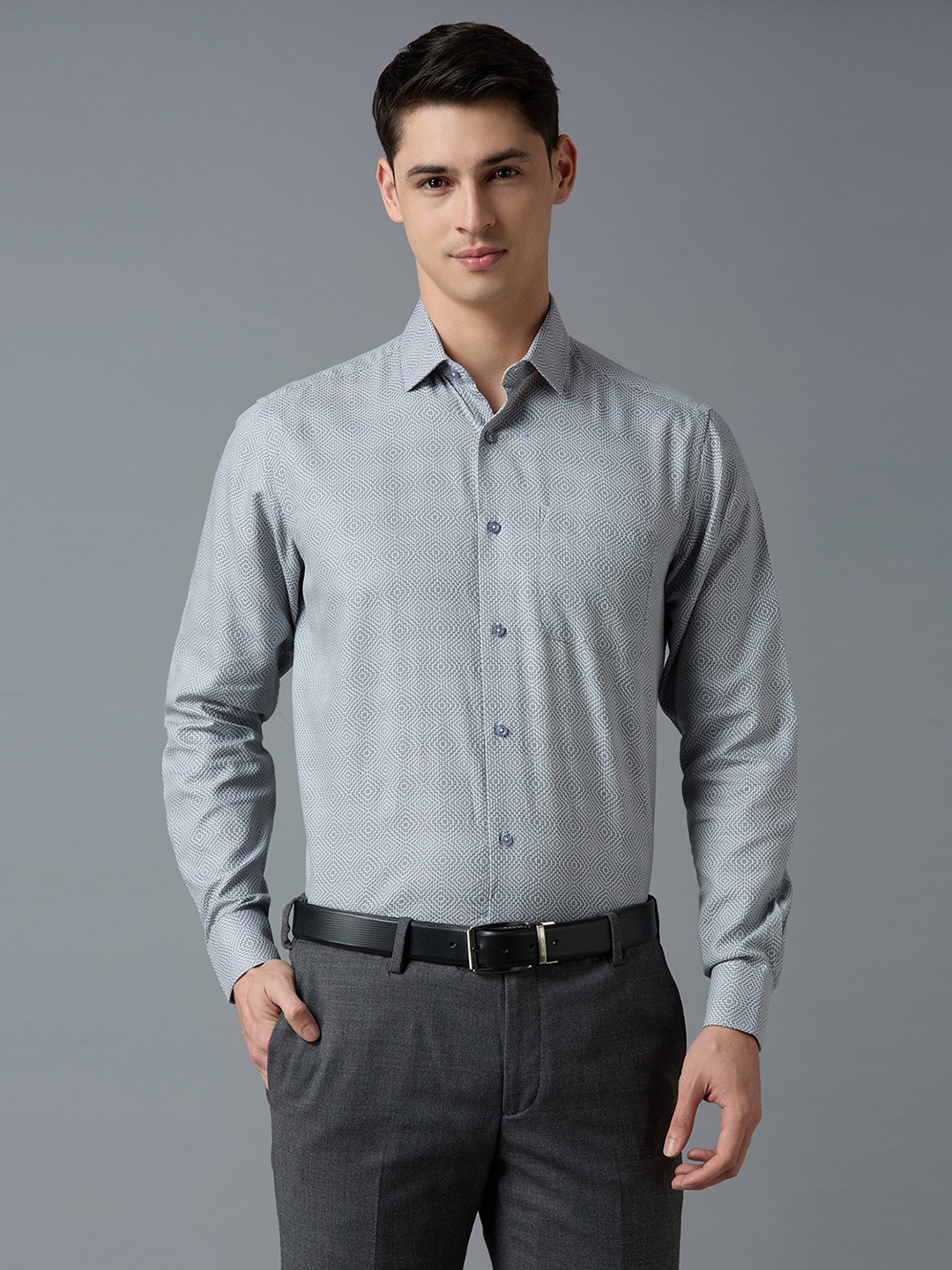 

Reid & Taylor Men India Slim Fit Spread Collar Geometric Printed Cotton Formal Shirt, Grey