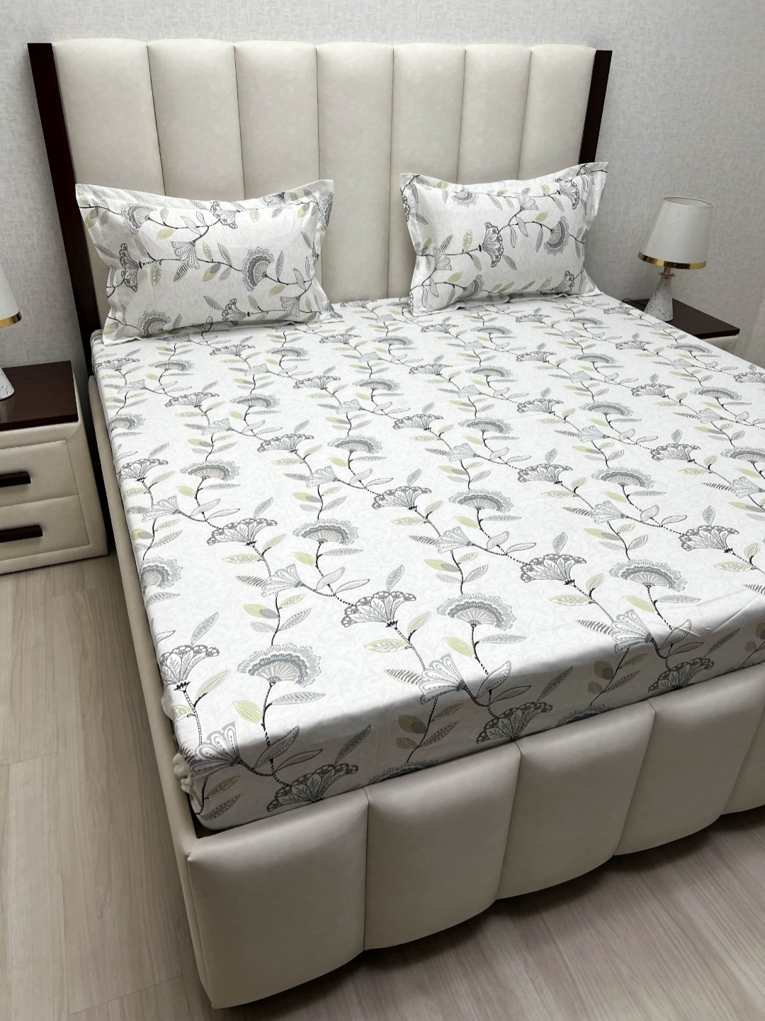 

Pure Decor Royal Passion White Printed Cotton 220 TC Queen Bedsheet Set 2.28m x 2.54m