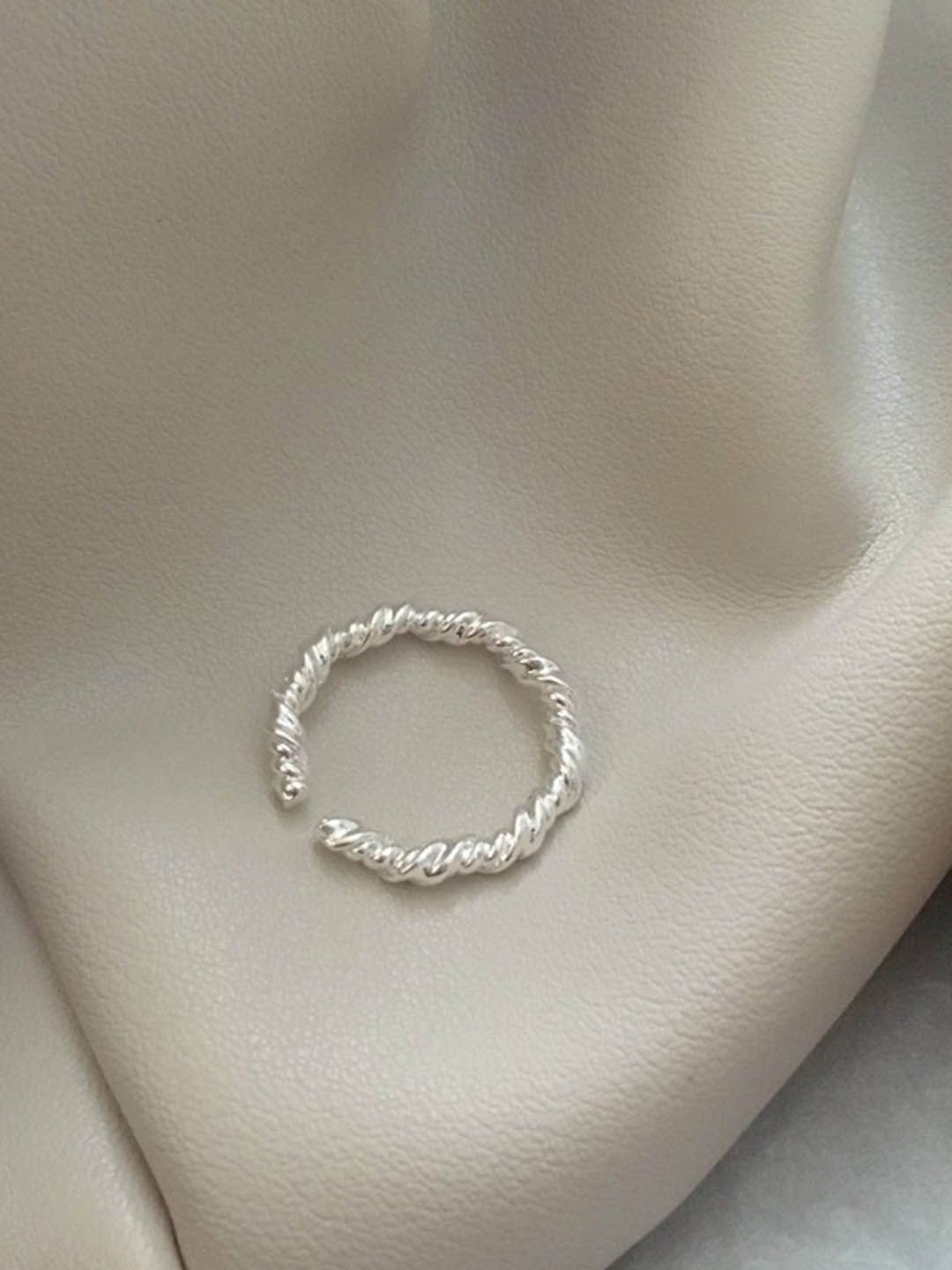 

StyleCast Elegant Silver-Toned Open Finger Ring