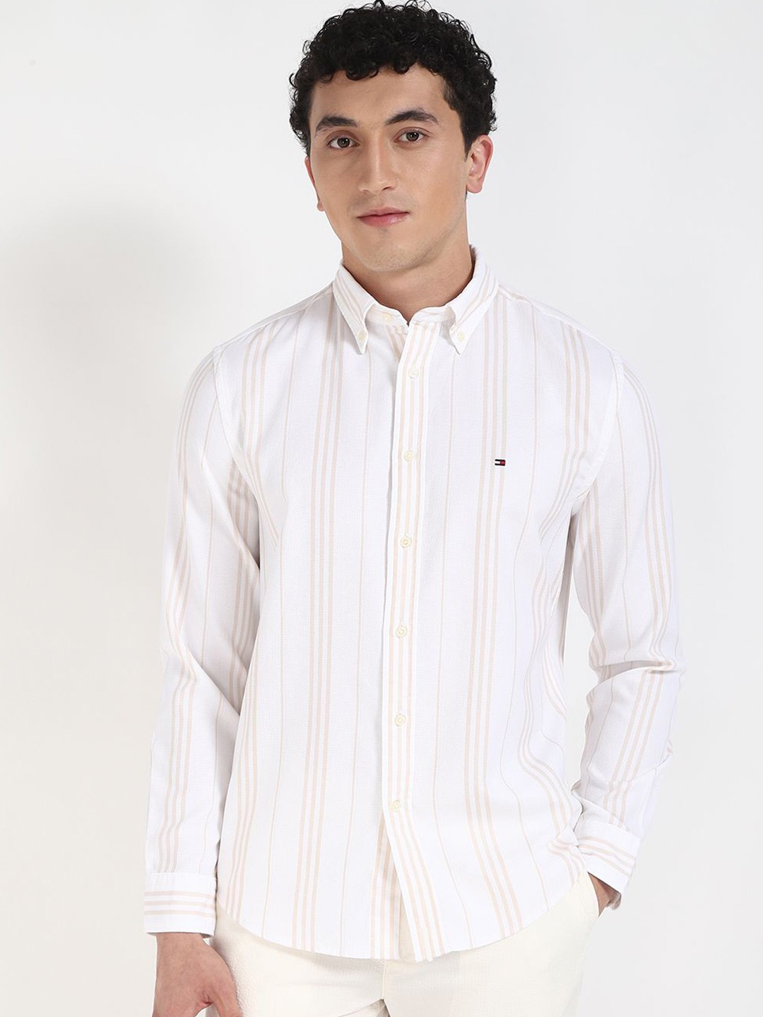 

Tommy Hilfiger Men Button-Down Collar Vertical Striped Cotton Casual Shirt, White