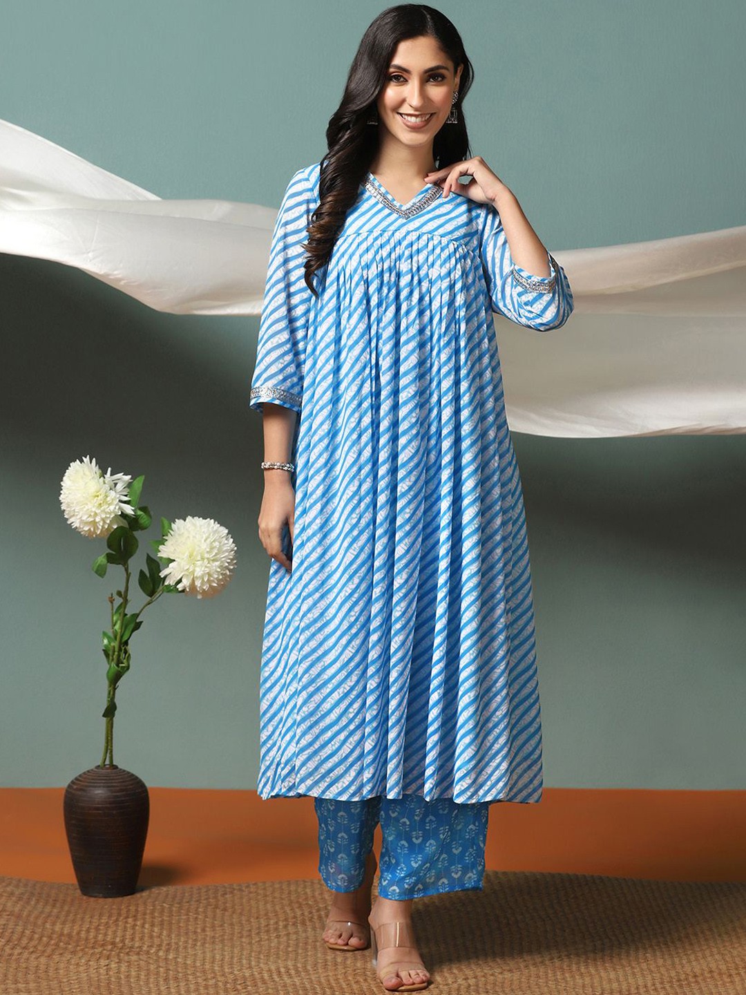 

Moda Rapido Leheriya Printed V-Neck Sequinned Georgette Anarkali Kurta With Palazzos, Blue