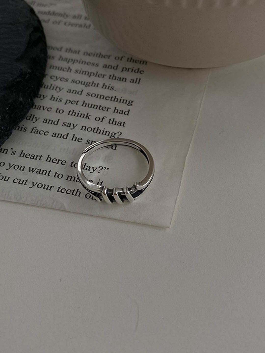 

StyleCast Silver-Toned Elegant Textured Finger Ring