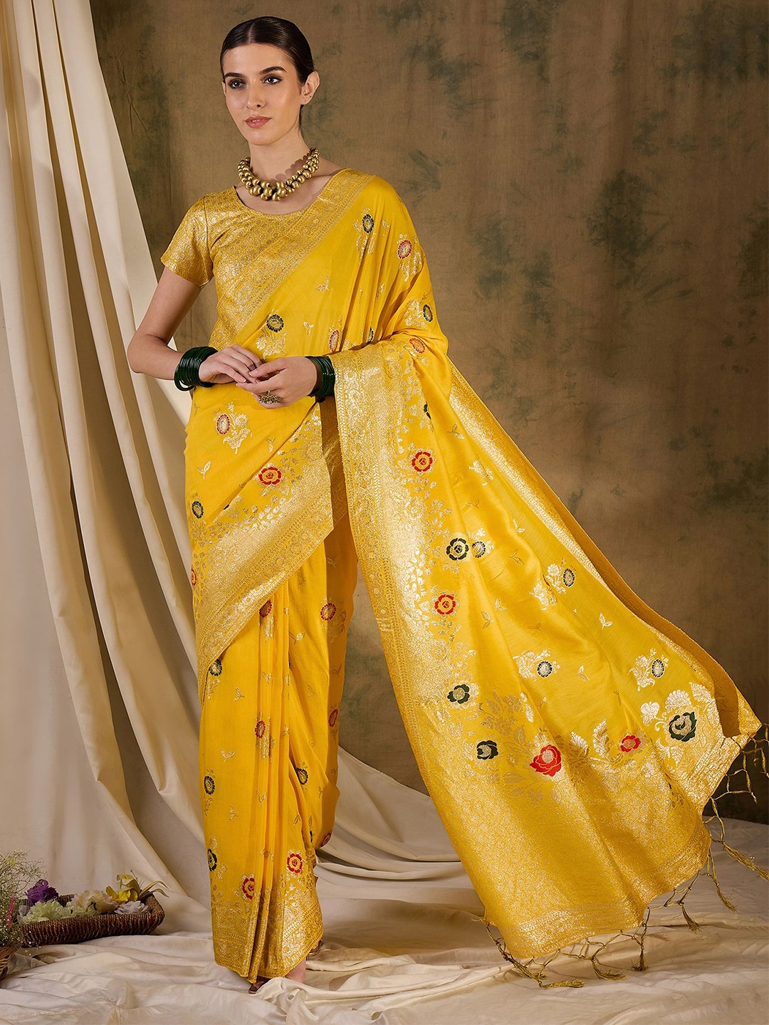 

DEVATITHI Woven Design Zari Saree, Yellow