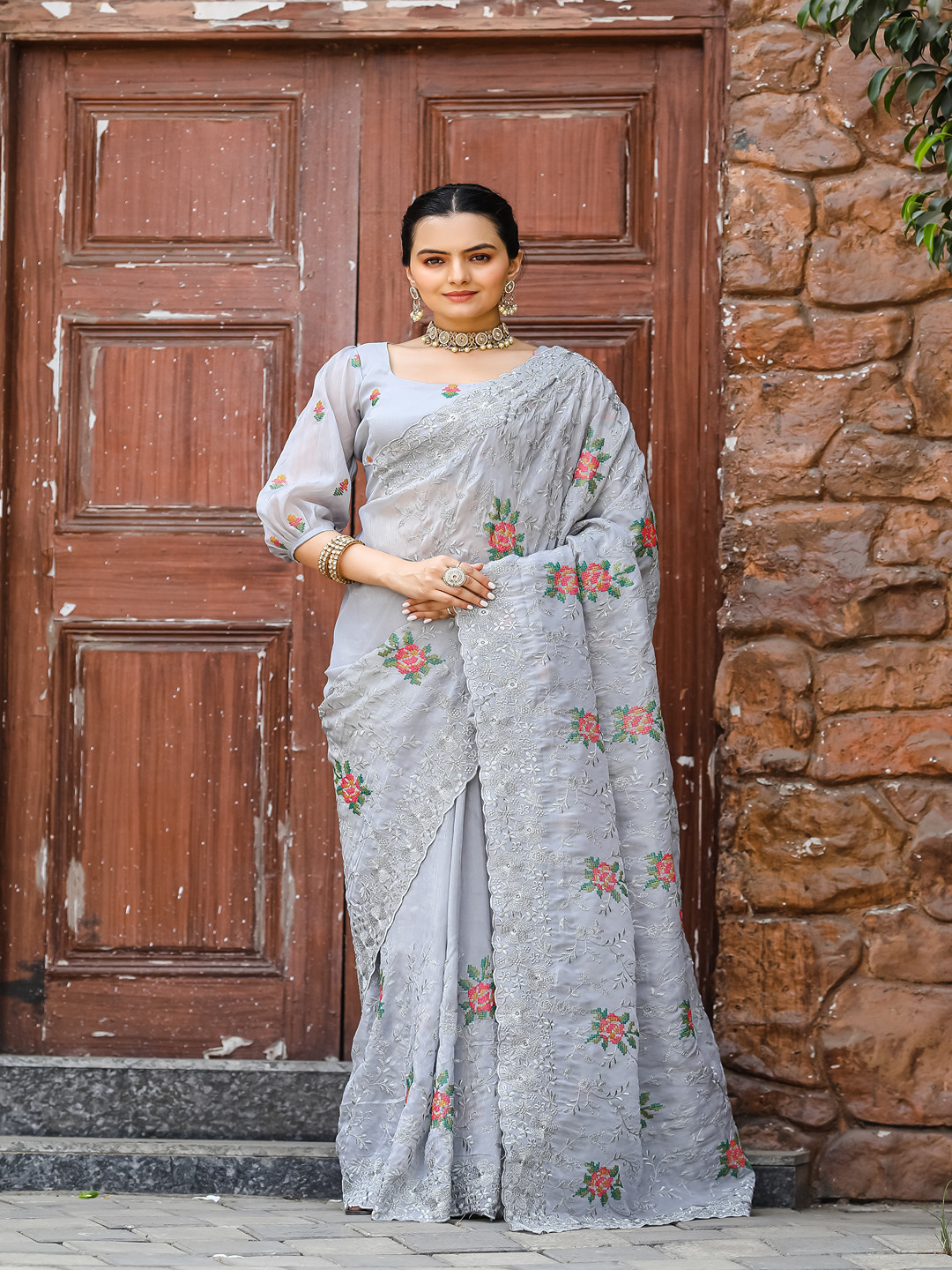 

TORONFRAS Floral Embroidered Kanjeevaram Saree, Grey